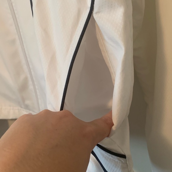 Reebok White & Black Light Mesh Jacket Size Medium - Picture 4 of 11